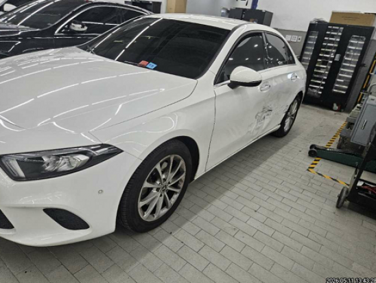 Mercedes-Benz BENZ A220 Sedan